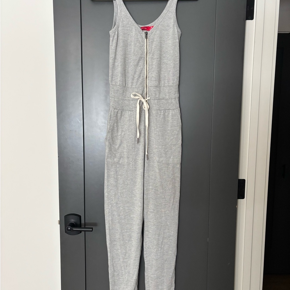 Sleeveless Gray Zip-Front Jumpsuit with Drawstring Waist